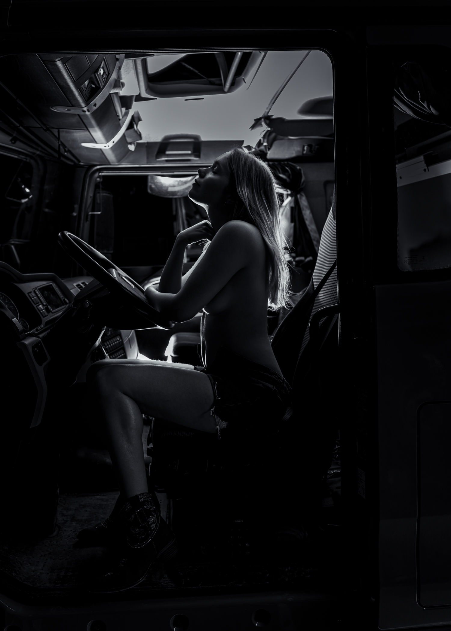 Nude and Trucks 0925